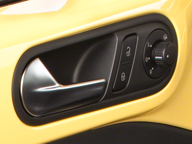 2012 Volkswagen Beetle 2dr Cpe DSG 2.0T Turbo PZEV