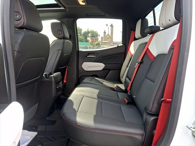 2025 GMC Canyon AT4 - Photo 13
