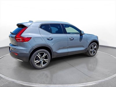 2023 Volvo XC40 Core