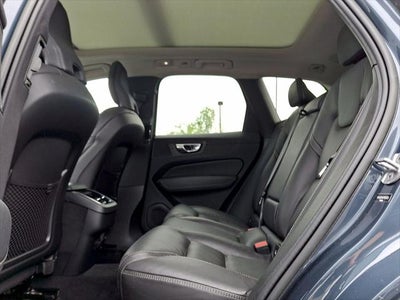 2023 Volvo XC60 Ultimate Bright Theme