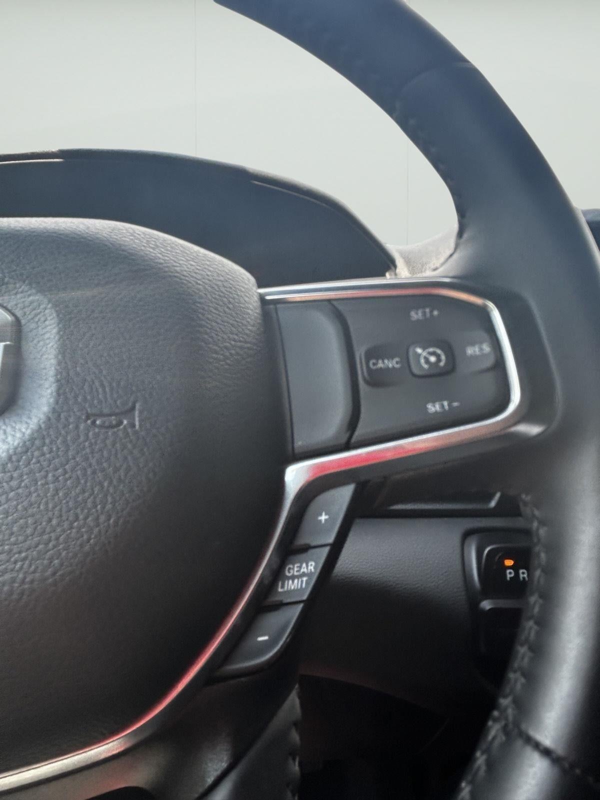 2024 RAM 1500 Laramie Crew Cab 4x2 5'7' Box