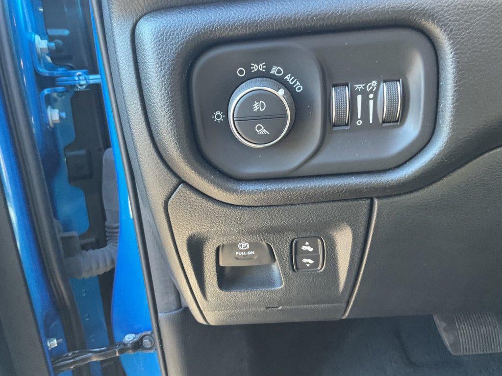 2023 RAM 1500 Laramie Crew Cab 4x4 5'7' Box