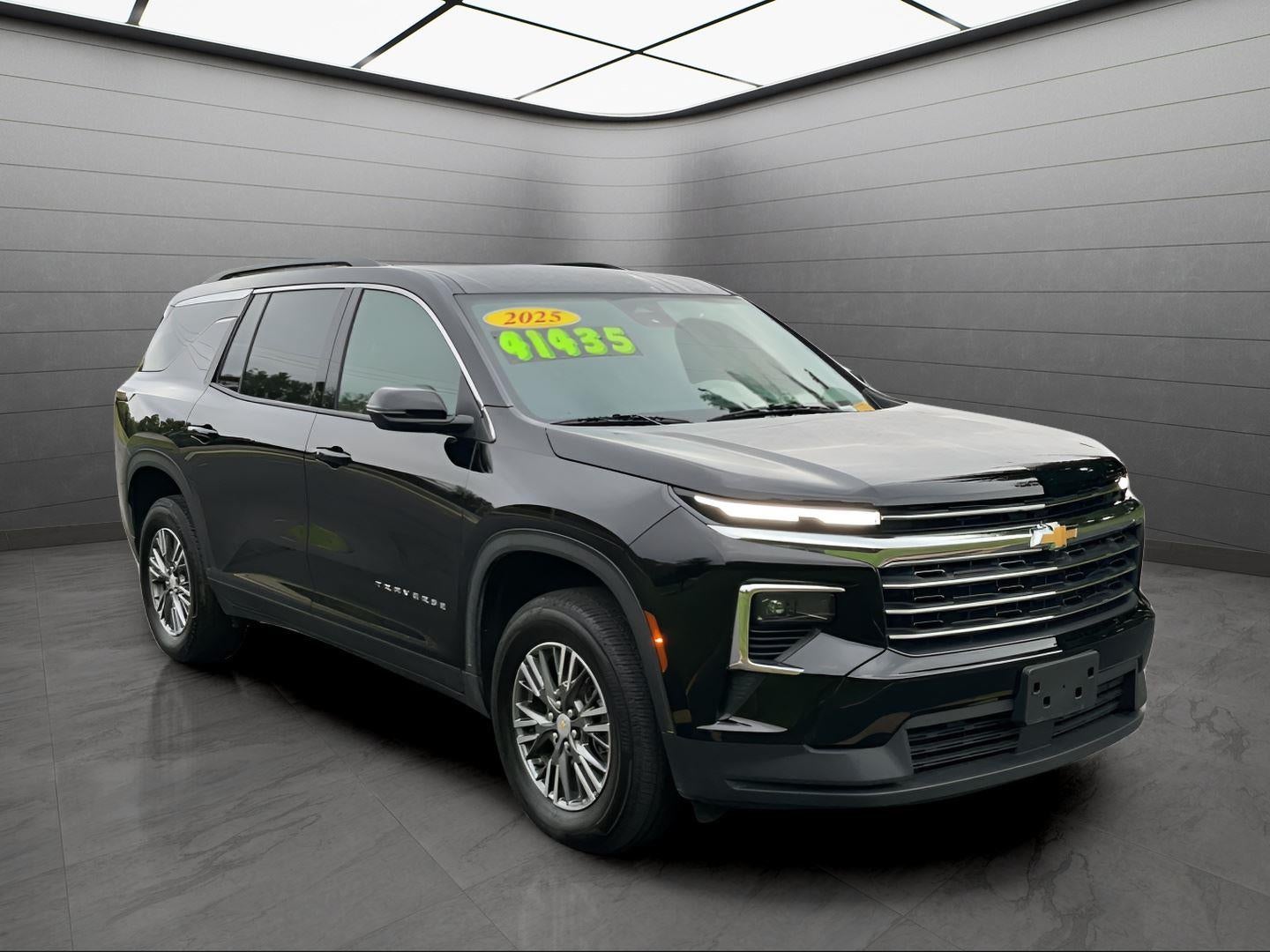 2025 Chevrolet Traverse FWD LT