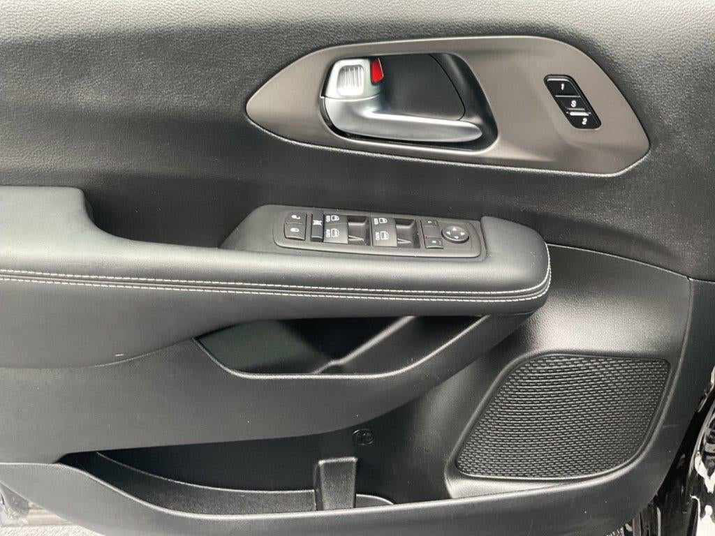 2025 Chrysler Pacifica Select FWD