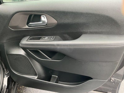 2025 Chrysler Pacifica Select FWD