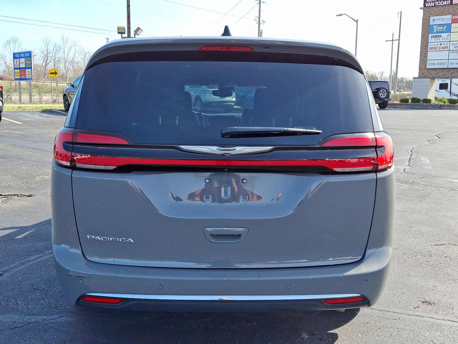 2025 Chrysler Pacifica Select