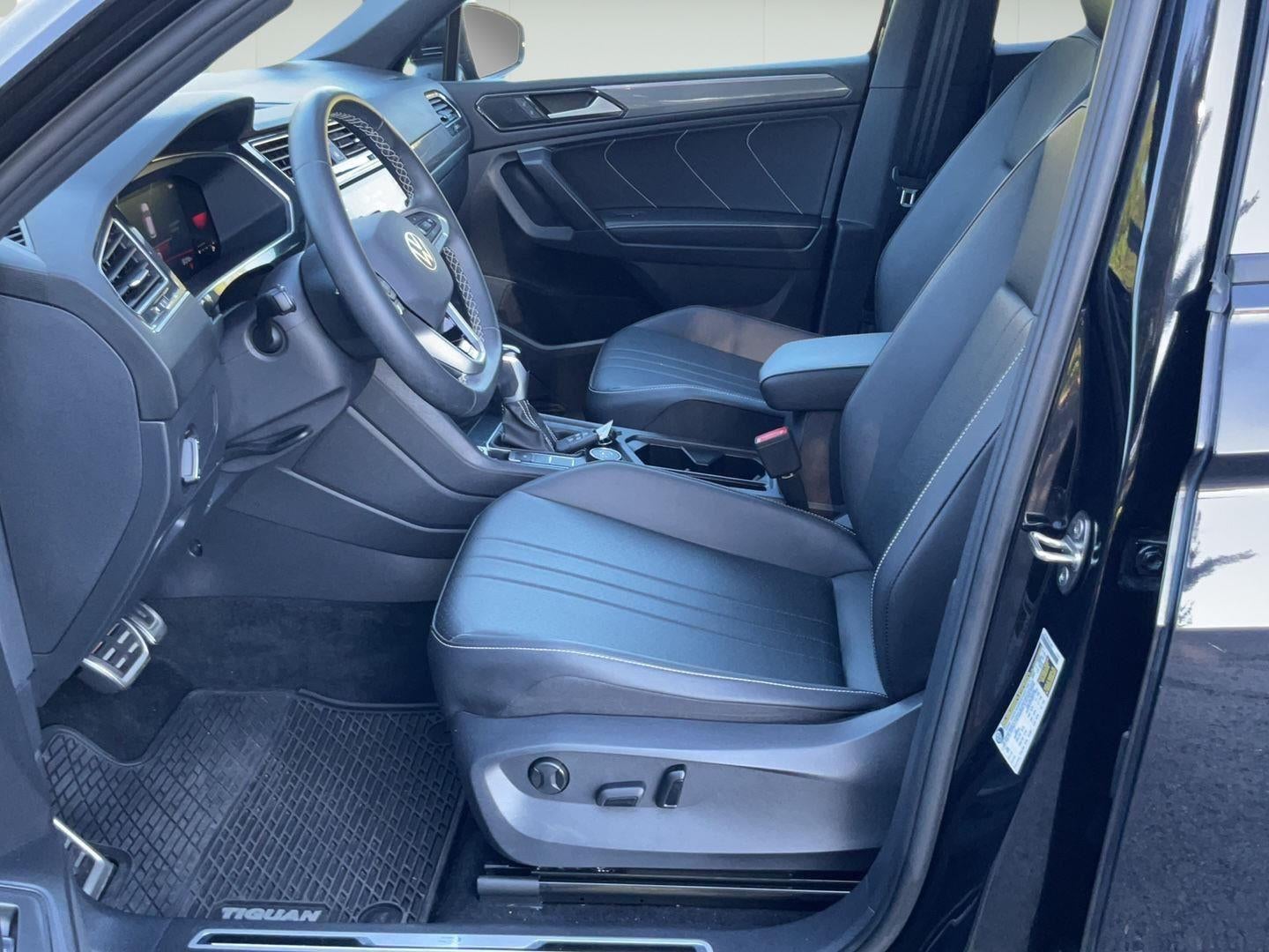 2023 Volkswagen Tiguan SE R-Line Black