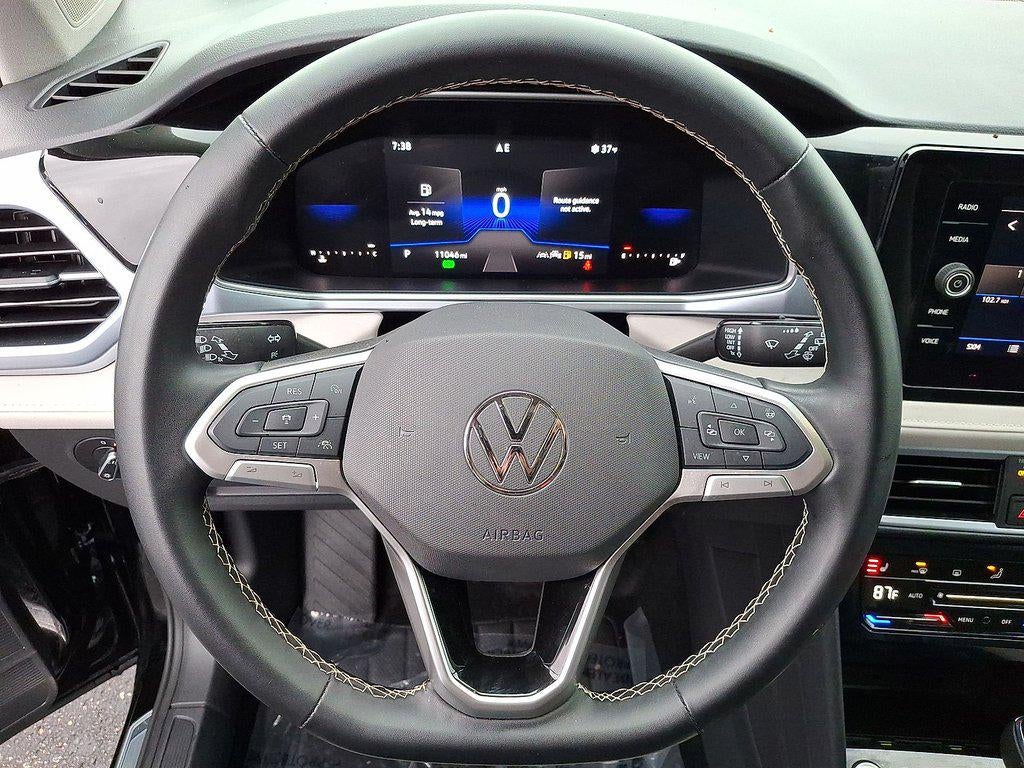 2025 Volkswagen Taos SE FWD