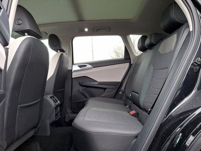 2025 Volkswagen Taos SE FWD