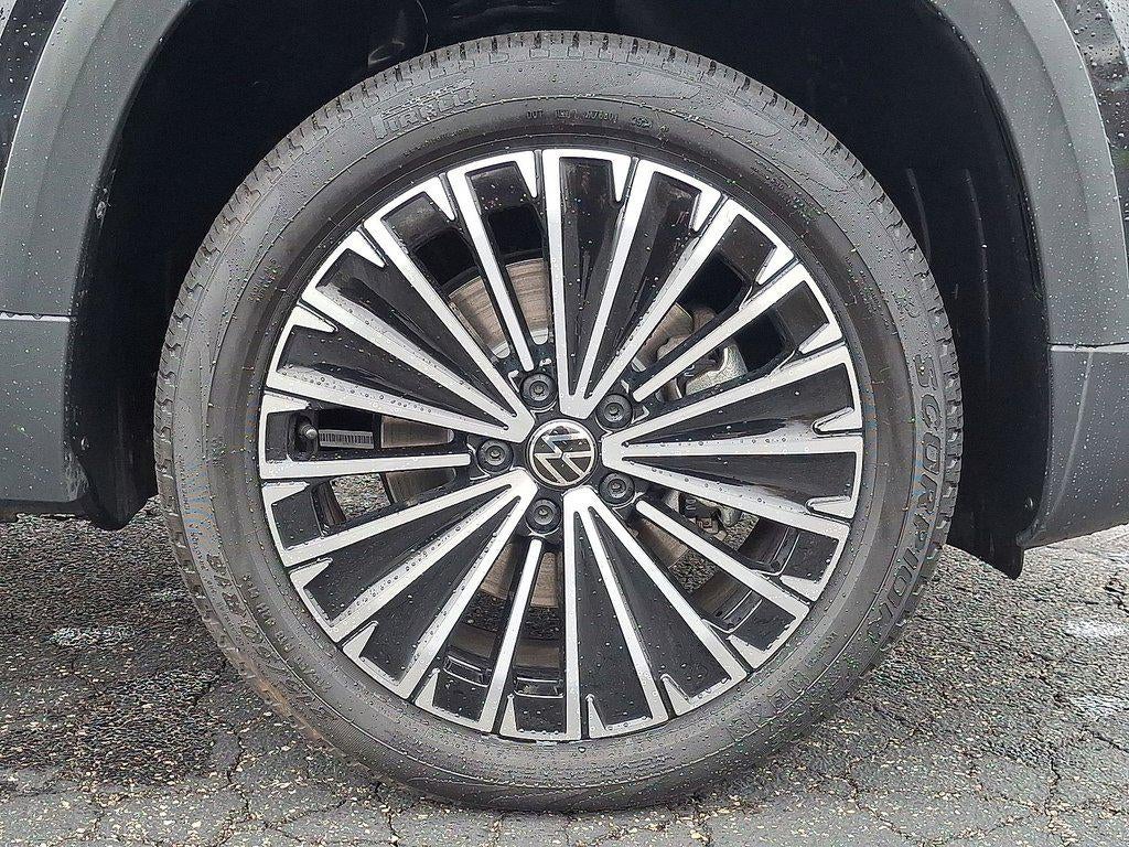 2025 Volkswagen Taos SE FWD