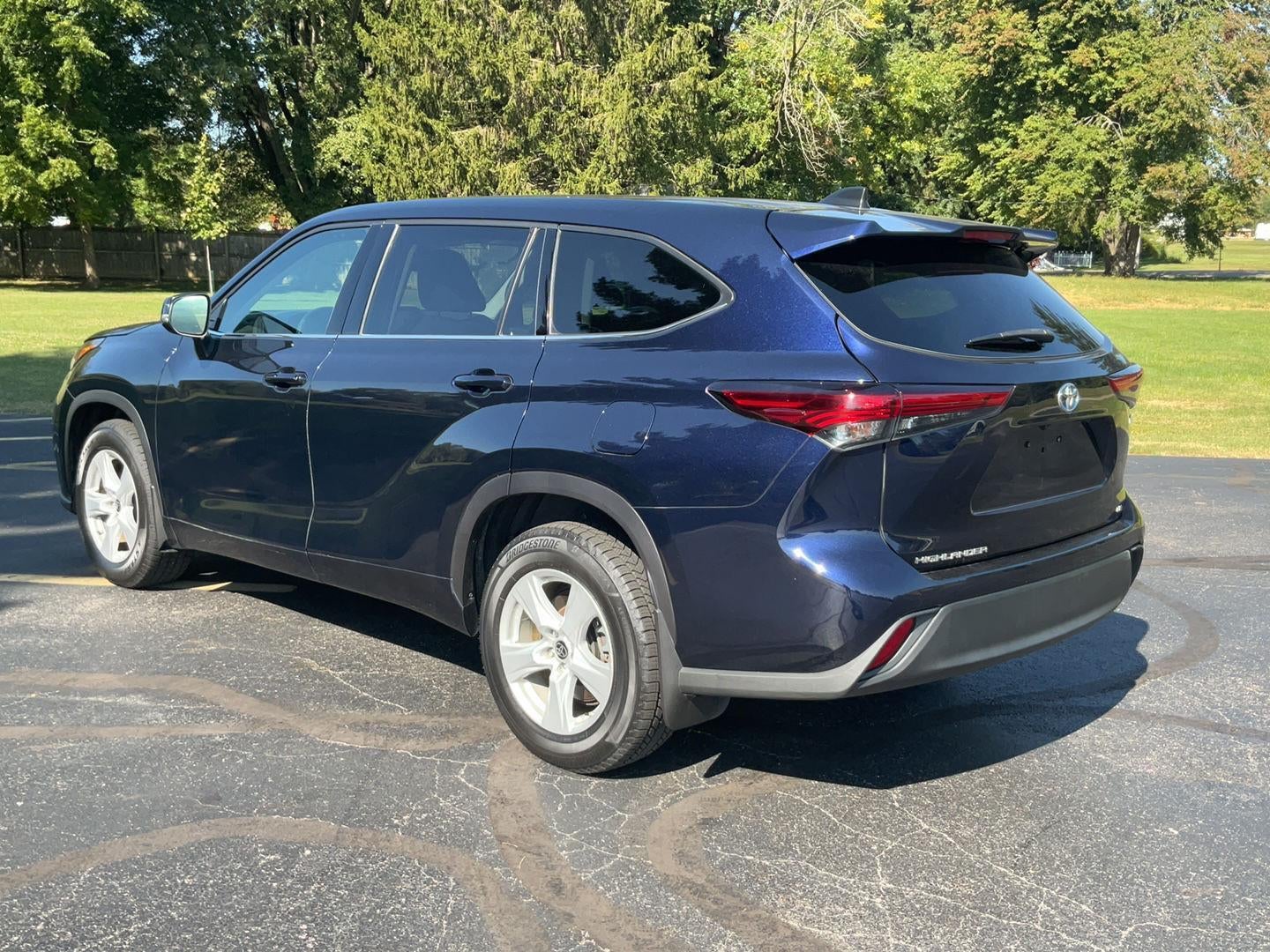 2022 Toyota Highlander Hybrid LE AWD (Natl)