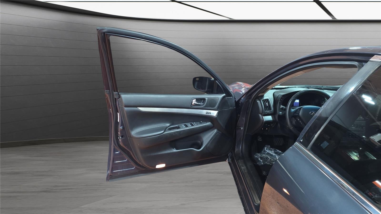 2012 INFINITI G37 Sedan x