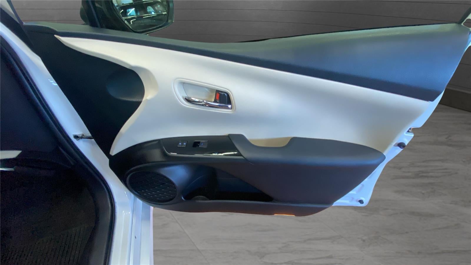 2022 Toyota Prius LE