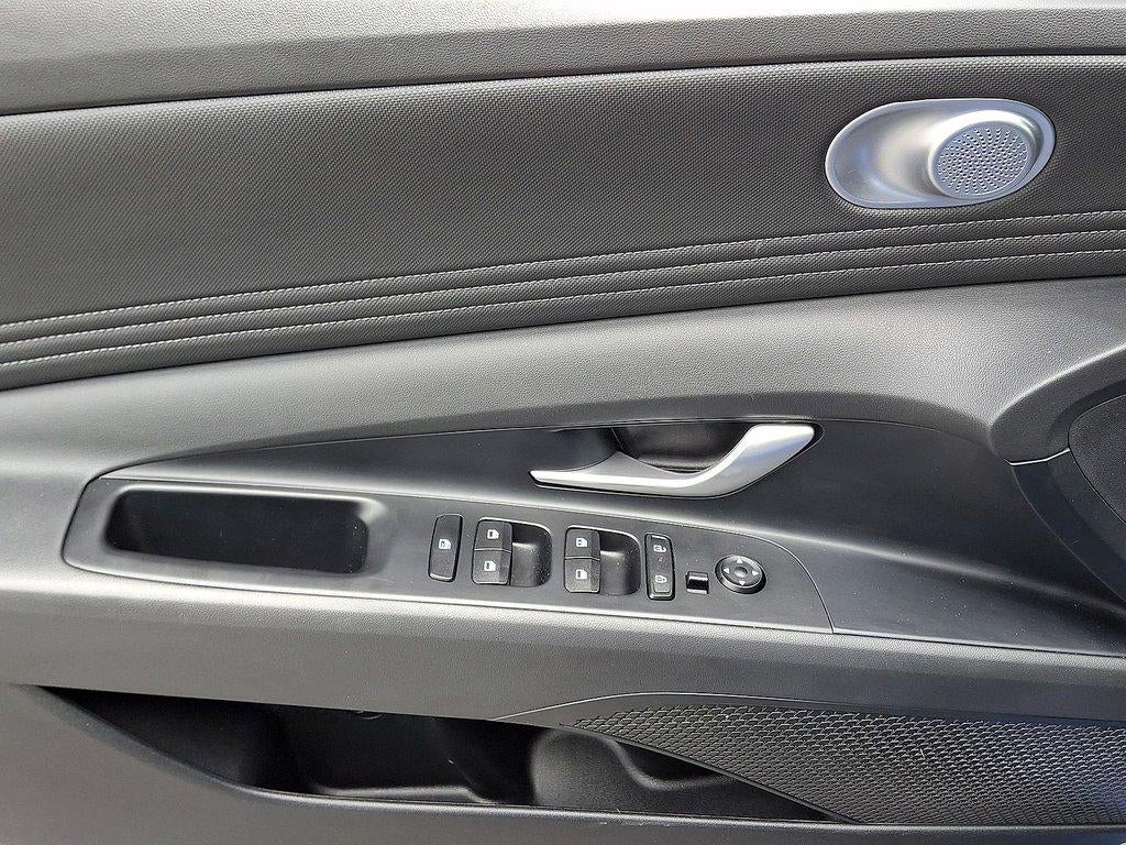 2024 Hyundai Elantra Limited IVT