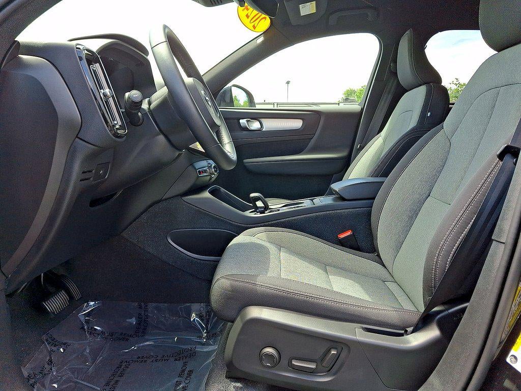 2024 Volvo Xc40 B5 AWD Core Bright Theme
