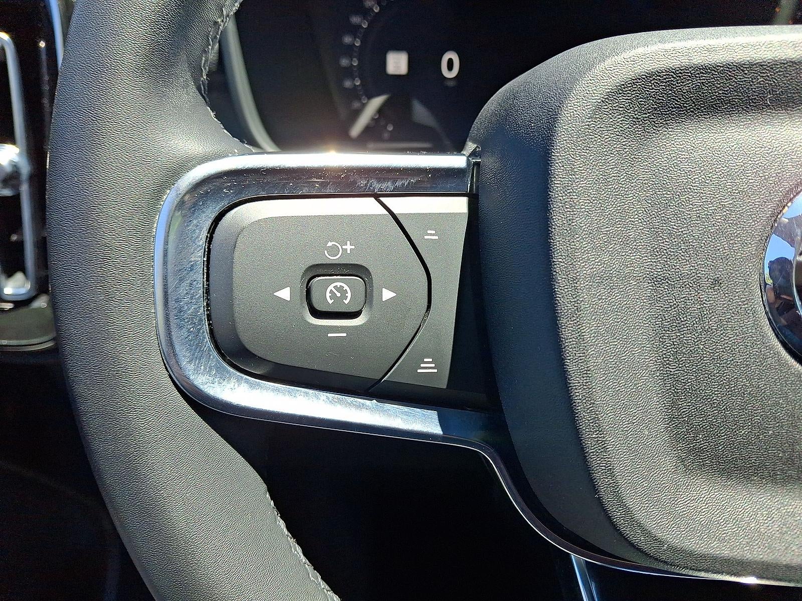 2023 Volvo XC40 Core