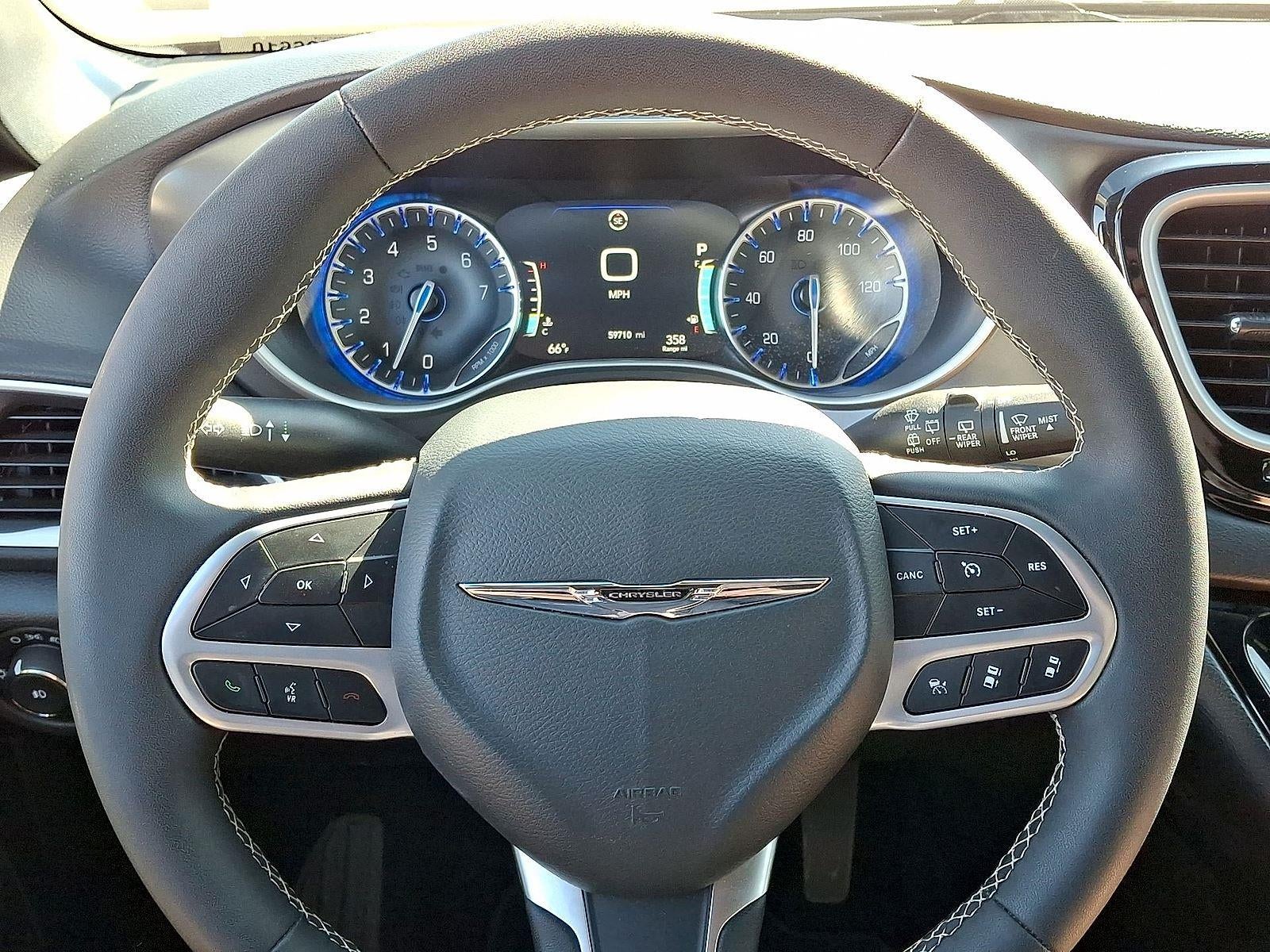 2025 Chrysler Pacifica Select